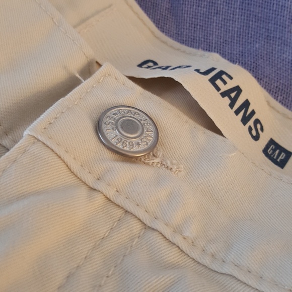 Plain ole khaki shorts - Picture 4 of 4